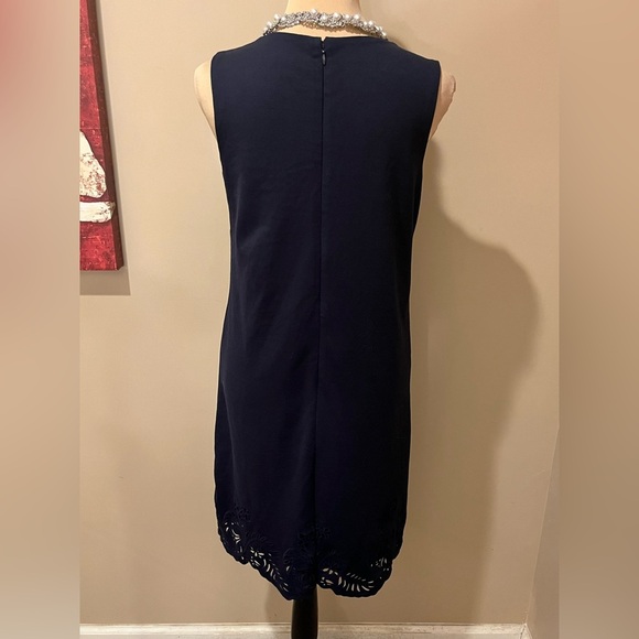 Ann Taylor Navy Laser Cut Scalloped Hem Shift Dress, size 2 - Picture 4 of 8